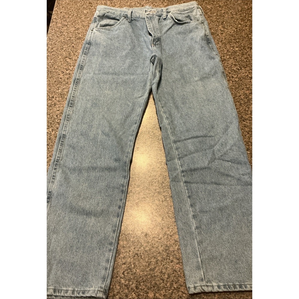 Wrangler Authentic Jeans Men's 35x30 Straight Leg Light Blue Wash Denim